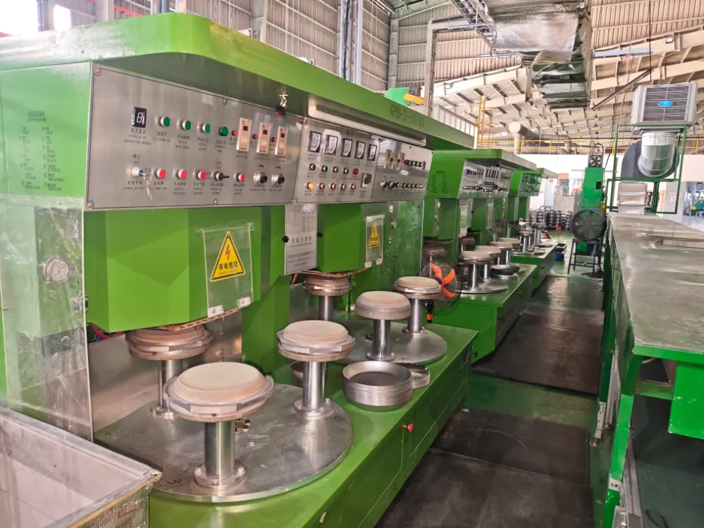 Ang kagamitan sa pagluluto base brazing machine ay na-install sa ibang bansa.